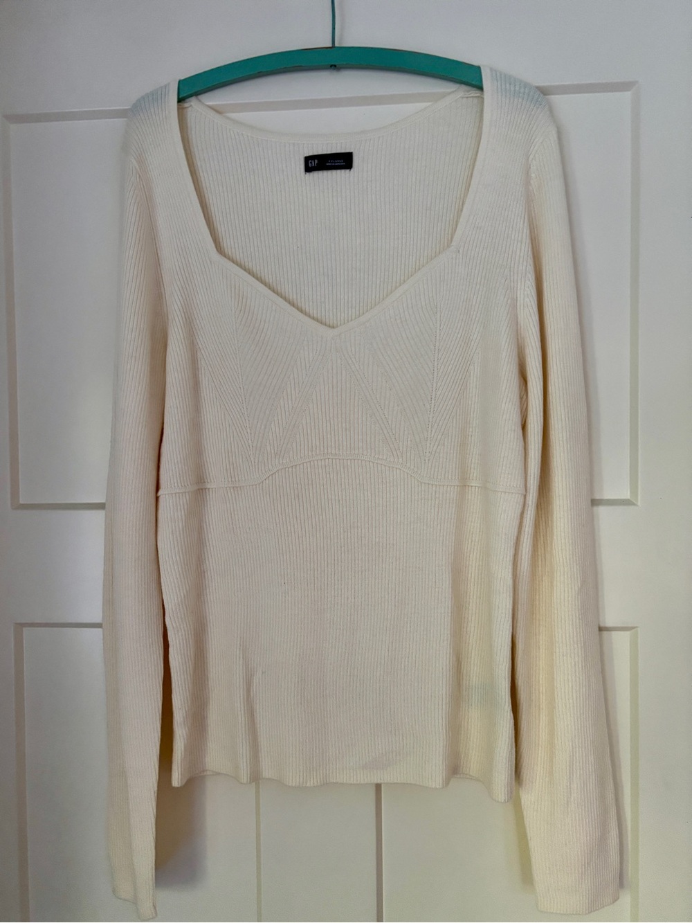 GAP long sleeve ribbed V-neck sweater